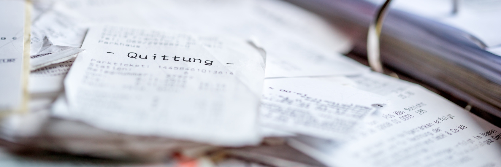 Foto: »Beleg, Chaos, Steuererklärung« © pure-life-pictures | Fotolia.com